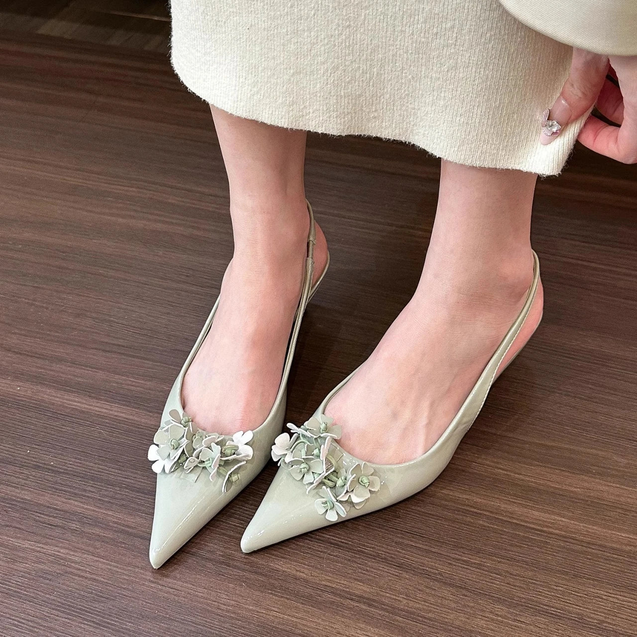 Floral-Embellished Pointed-Toe Slingback Kitten Heels – Elegant Low-Heel Shoes for Women